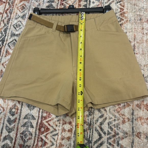 The North Face Women’s Khaki Field Shorts - Picture 10 of 12